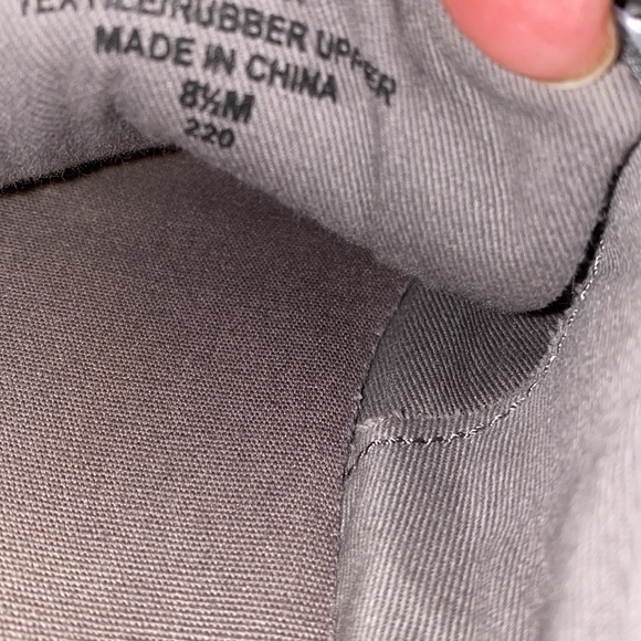 Guess Shoes - Picture 7 of 8